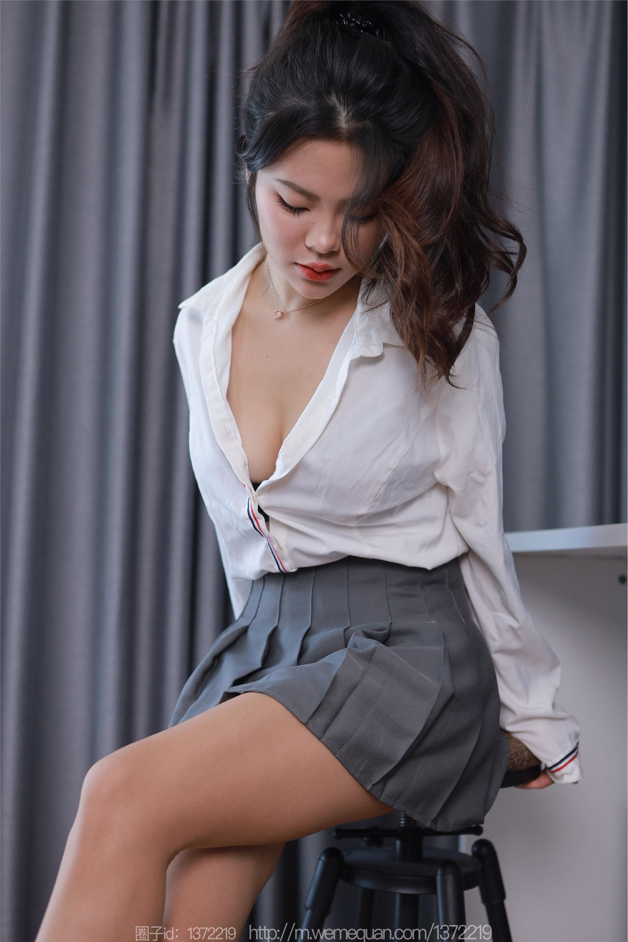 IESS异思趣向  2023.09.15 丝享家 1534 兔兔《贪玩小兔兔》